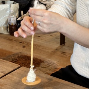 編み部　まずは糸紡ぎから